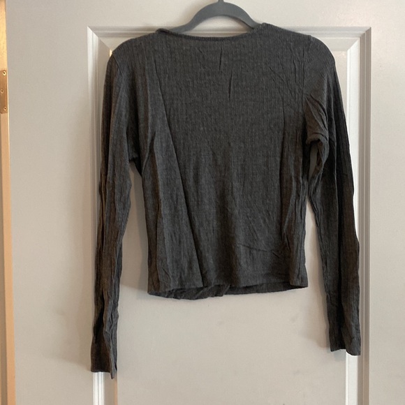 Gray long sleeve crop top - Picture 2 of 2